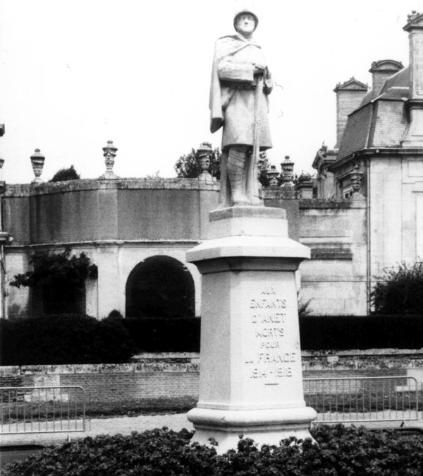 Monument 14-18